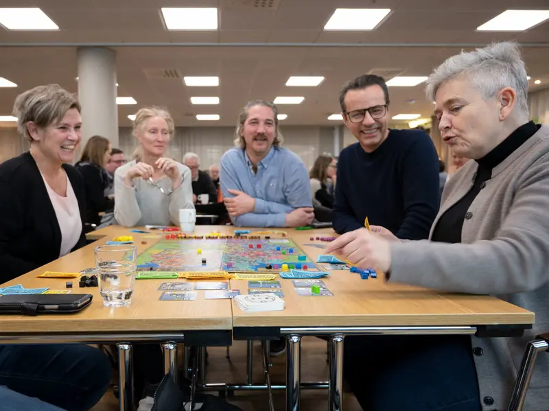 Förra året var det premiär för en nystartad festival, Lunds Spelfestival, där spel, historia och kultur möts i en tidsresa 100 år tillbaka i tiden. Till helgen återvänder Lunds Spelfestival till Lund med över sextio programpunkter. En av dem är SM i Power Grid, där det handlar om att bygga ut elnät på ett vinnande sätt. Tävlingen arrangeras av Kraftringen.