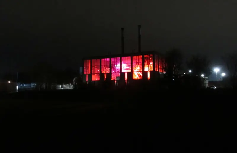 Om ett år skall Klostergårdens lokaltågstation i Lund stå klar, vid sidan av den anrika produktionsanläggningen Södra verket.
Som en markör för området kring den kommande tågstationen och för att uppmärksamma byggnaden, kommer Södra verket att med hjälp av energieffektiva ljuskällor lysas upp av en konstinstallation, Värmen, formgiven av konstnär Åsa Wirling och arkitekt Åsa Nyberg.